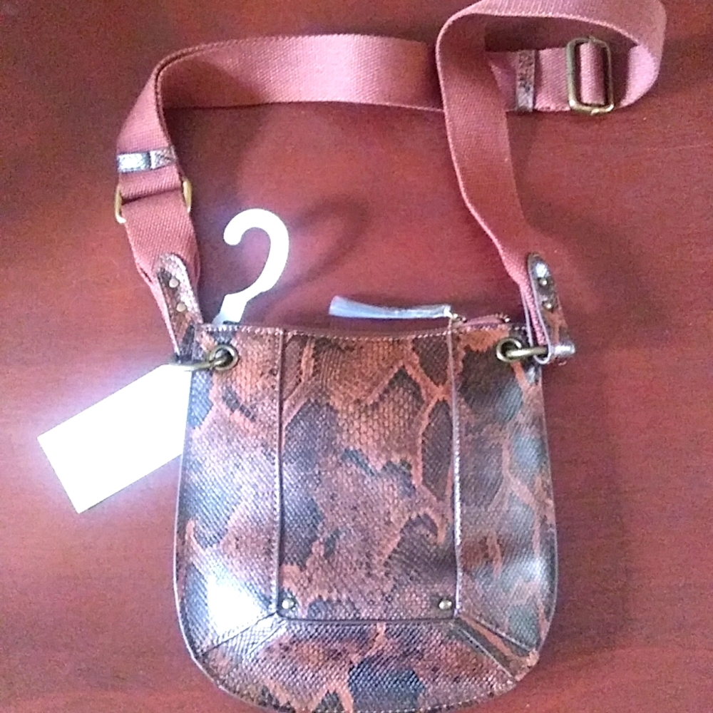 Time and Tru women Brown Bentley CRSBDY reptiles print
